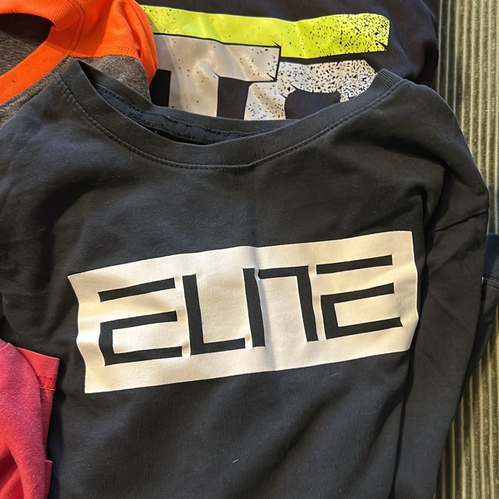 Five items!  All size XL boys.  Hoodie, long and shorty sleeve mix. - Picture 5 of 6